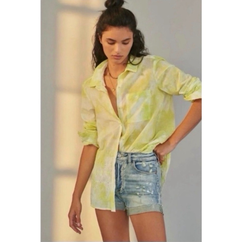 Anthropologie Pilcro Paint Splatter Distressed Denim Shorts Blue Button Fly 26